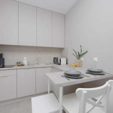 Chmielna Duo In The Centre Of Near Tower With Parking By Renters *