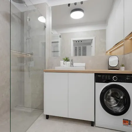 Chmielna Duo In The Centre Of Near Tower With Parking By Renters