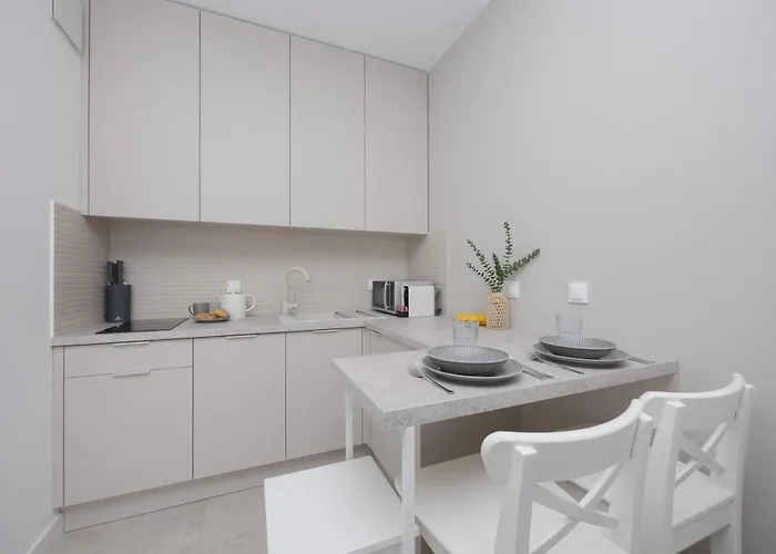 Chmielna Duo In The Centre Of Near Tower With Parking By Renters *