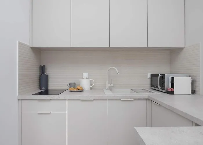 Chmielna Duo In The Centre Of Near Tower With Parking By Renters *