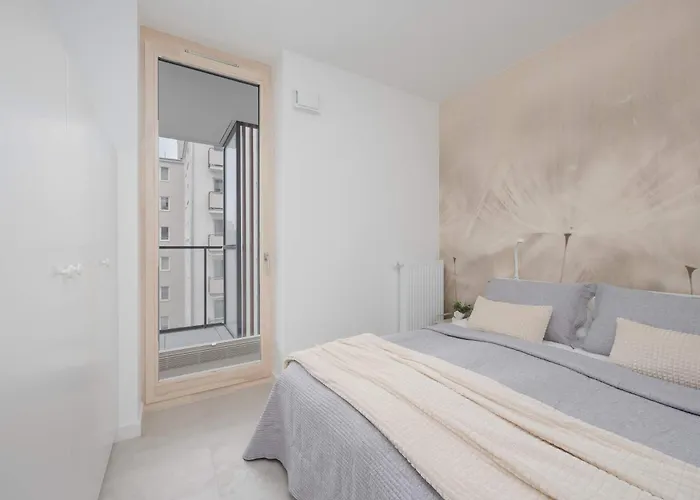 Chmielna Duo In The Centre Of Near Tower With Parking By Renters