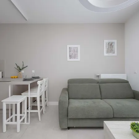 Chmielna Duo In The Centre Of Near Tower With Parking By Renters Daire